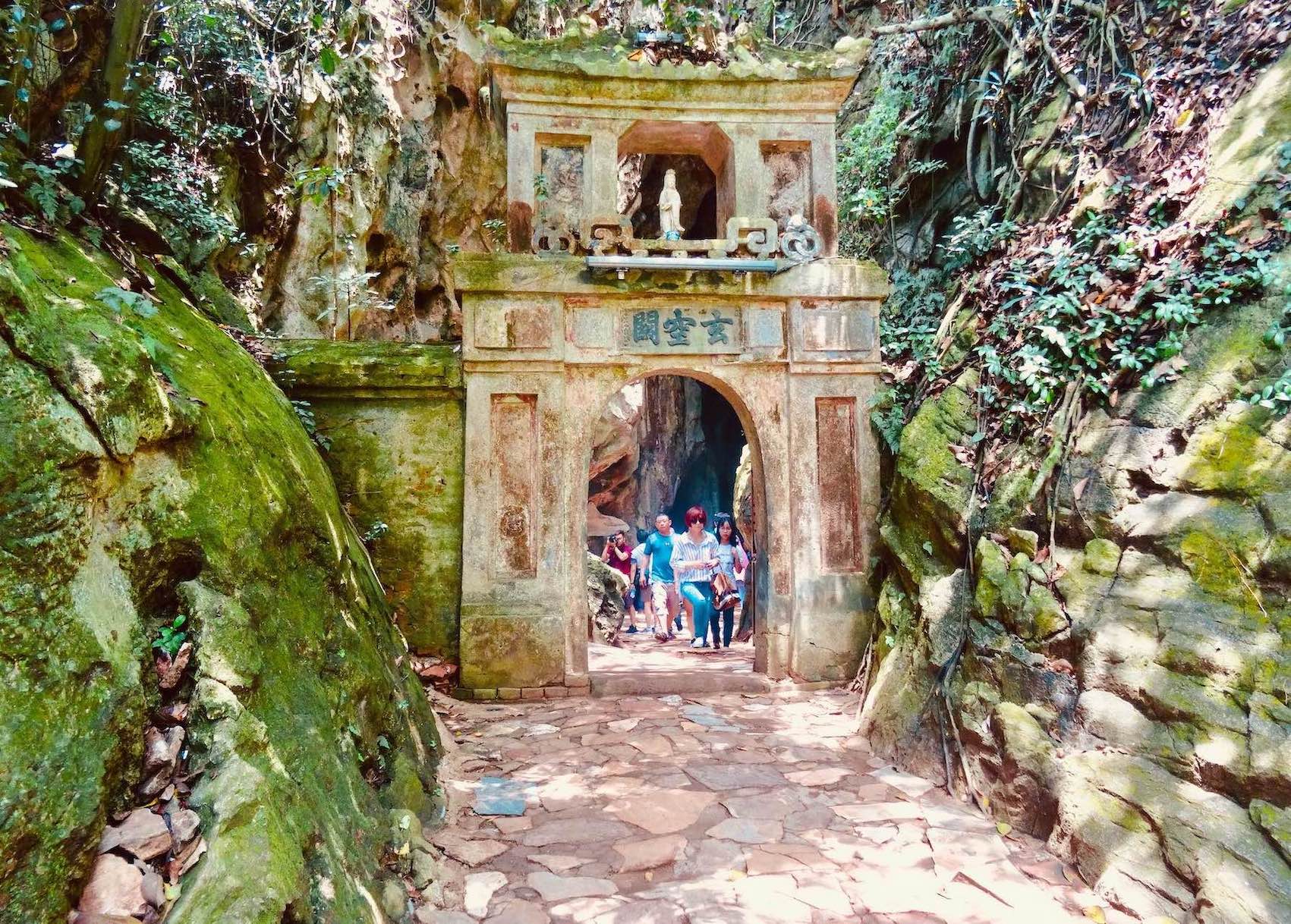 Huyen Khong Cave.