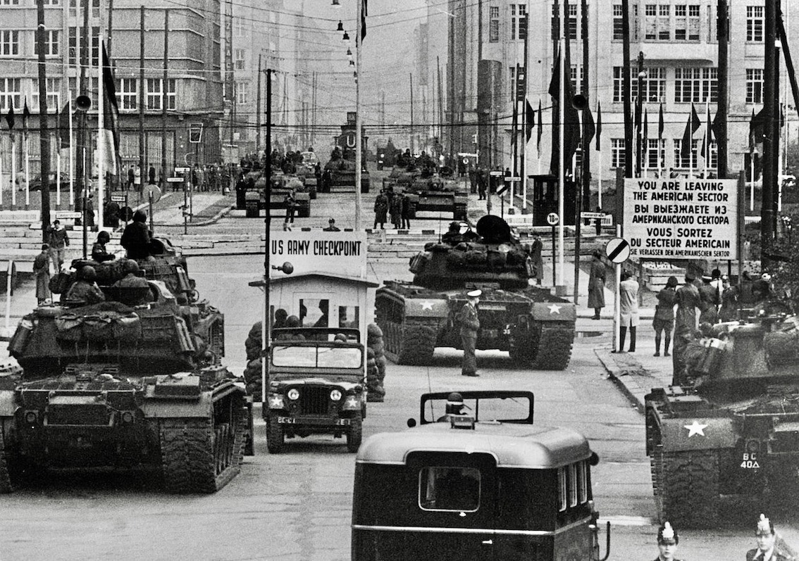 US and Soviet Tanks face off in Berlin October 1961