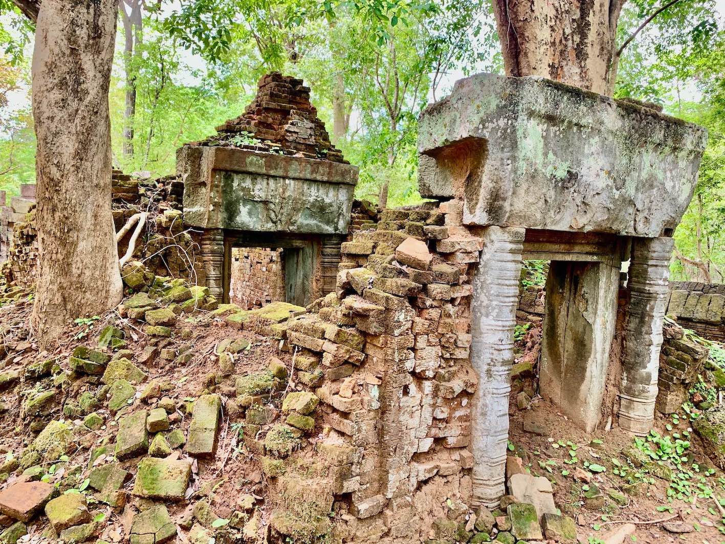 The ruins of Prasat Krachap Temple