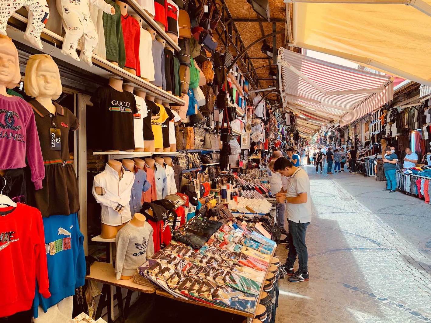 Outdoor market street in Istanbul.