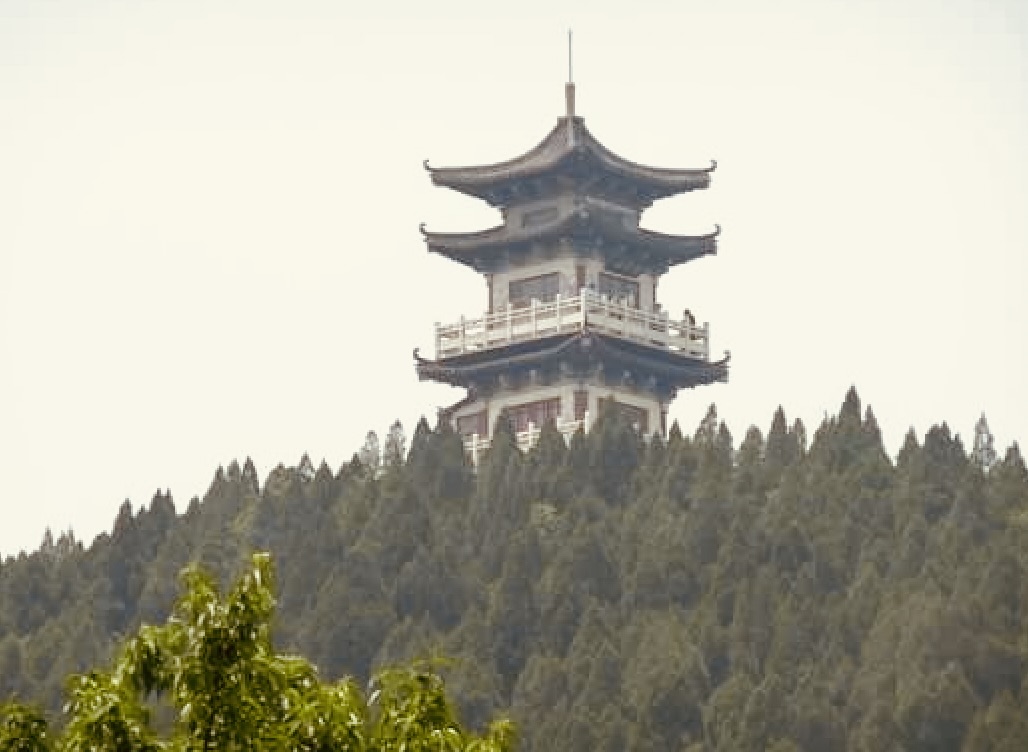 The hillside temple of Zhujiayu.