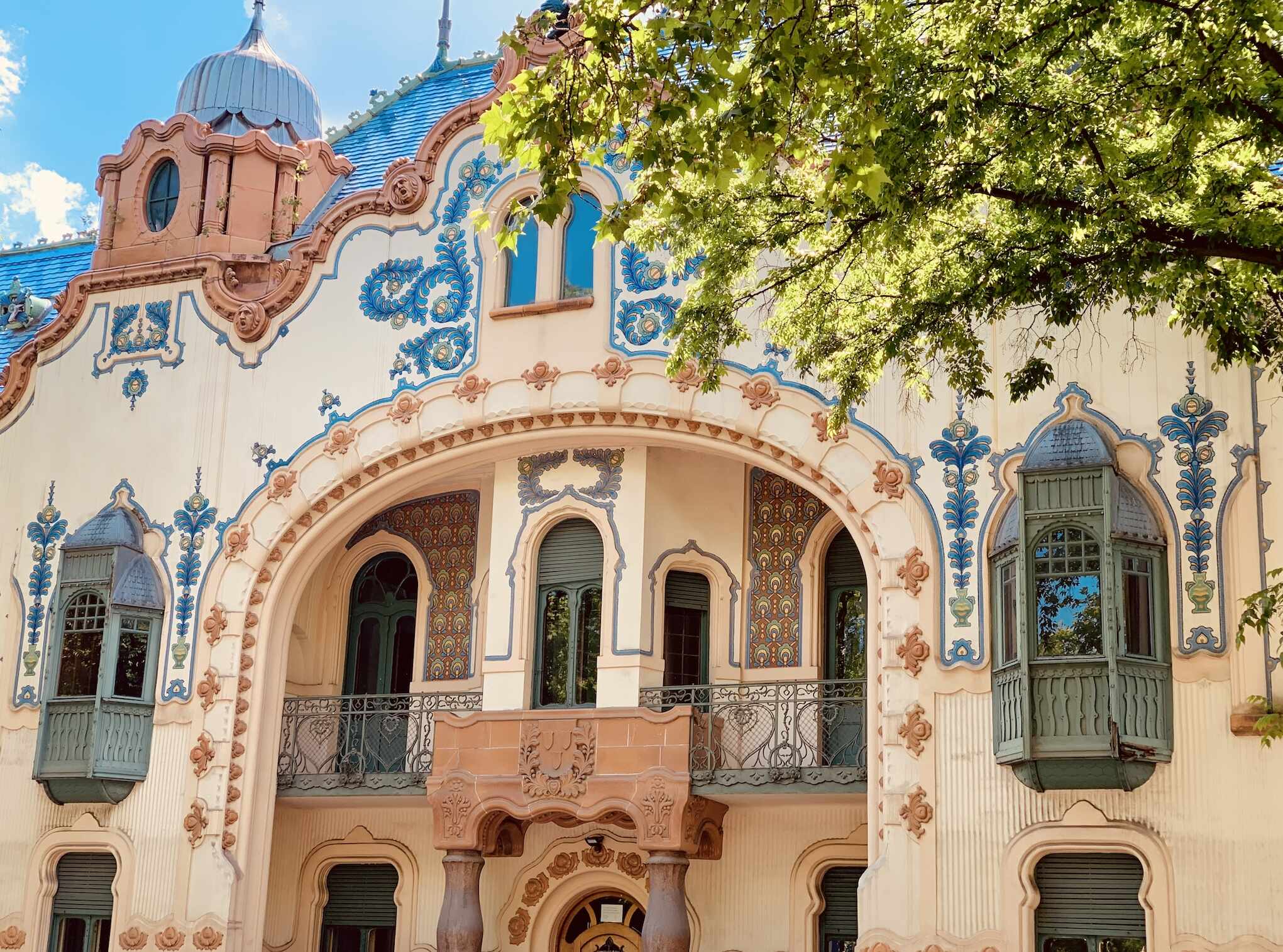 https://leightontravels.com/wp-content/uploads/2024/05/Ferenc-Raichles-Palace-The-Art-Nouveau-Wonders-of-Subotica.jpeg?utm_source=chatgpt.com
