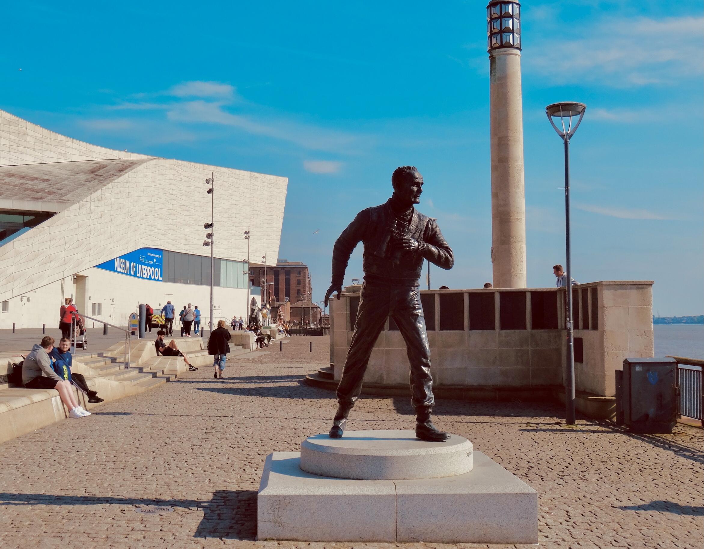 A stroll along Pier Head on The Liverpool Waterfront