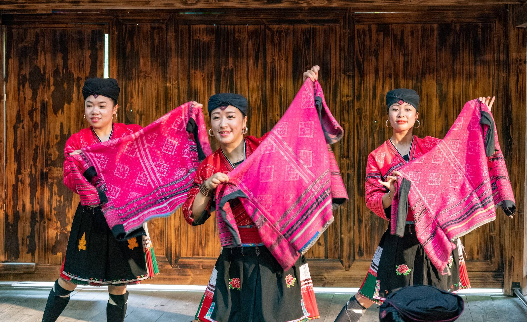 Huangluo Yao Village & the Longji Rice Terraces